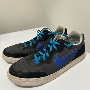 Nike Men’s Tiempo Sneaker Black Blue Size 11.5